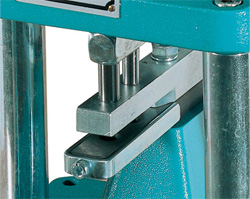 Пресса для пробивания отверстий при соединении углов алюминиевых профилей YILMAZ P 100,101,102,104